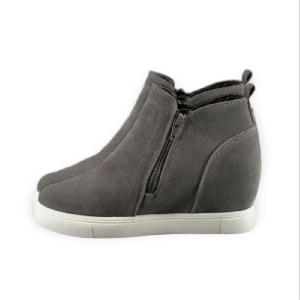 Outwoods High-1 High Top Sneaker | Women’s Size 6 | Gray | Inside Wedge | $31